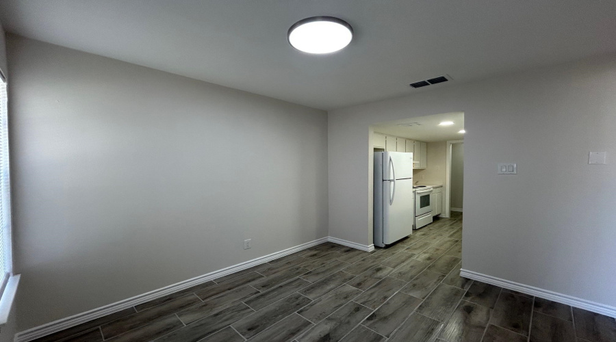 100 E Hillside Rd, Laredo, Texas 78041, 1 Bedroom Bedrooms, 3 Rooms Rooms,1 BathroomBathrooms,Residential,For Rent,100 E Hillside Rd,20254981