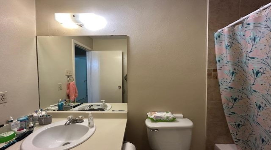 100 E Hillside Rd, Laredo, Texas 78041, 1 Bedroom Bedrooms, 4 Rooms Rooms,1 BathroomBathrooms,Residential,For Sale,100 E Hillside Rd,20254982