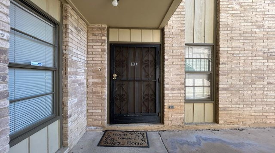 100 E Hillside Rd, Laredo, Texas 78041, 1 Bedroom Bedrooms, 4 Rooms Rooms,1 BathroomBathrooms,Residential,For Sale,100 E Hillside Rd,20254982