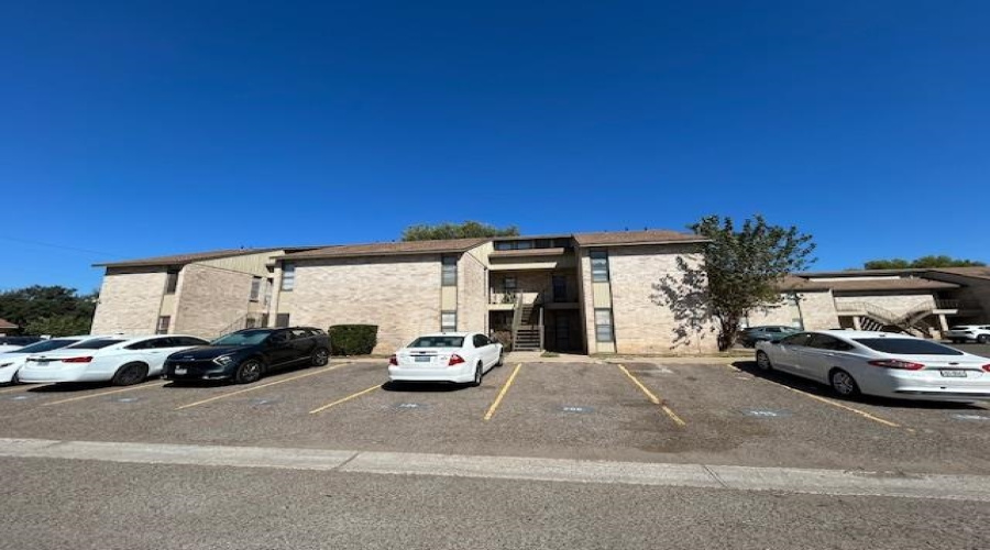 100 E Hillside Rd, Laredo, Texas 78041, 1 Bedroom Bedrooms, 4 Rooms Rooms,1 BathroomBathrooms,Residential,For Sale,100 E Hillside Rd,20254982