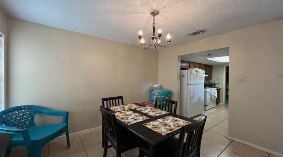 100 E Hillside Rd, Laredo, Texas 78041, 1 Bedroom Bedrooms, 4 Rooms Rooms,1 BathroomBathrooms,Residential,For Sale,100 E Hillside Rd,20254982