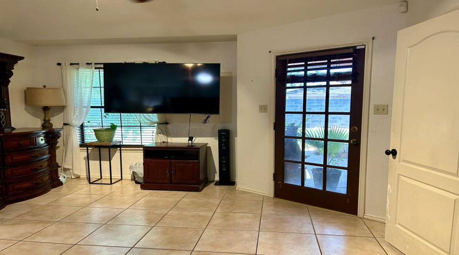 1220 St John Lp, laredo, Texas 78045, 3 Bedrooms Bedrooms, 6 Rooms Rooms,2 BathroomsBathrooms,Residential,For Rent,1220 St John Lp,20254985