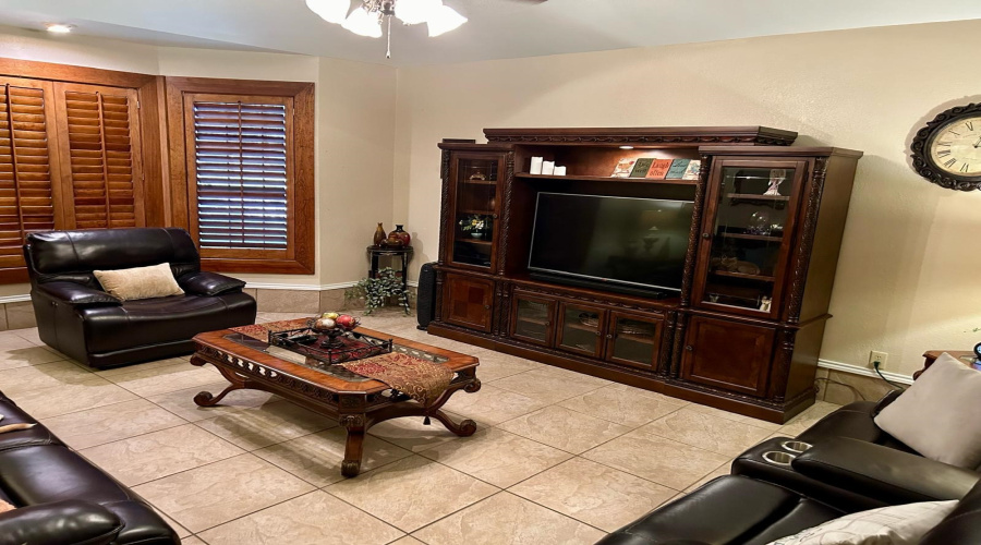 1220 St John Lp, laredo, Texas 78045, 3 Bedrooms Bedrooms, 6 Rooms Rooms,2 BathroomsBathrooms,Residential,For Rent,1220 St John Lp,20254985