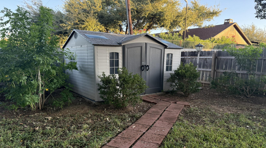 8605 Emily Ave, Laredo, Texas 78045, 3 Bedrooms Bedrooms, 5 Rooms Rooms,2 BathroomsBathrooms,Residential,For Sale,8605 Emily Ave,20254989