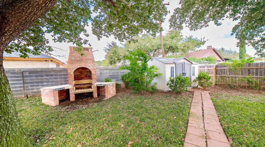 8605 Emily Ave, Laredo, Texas 78045, 3 Bedrooms Bedrooms, 5 Rooms Rooms,2 BathroomsBathrooms,Residential,For Sale,8605 Emily Ave,20254989