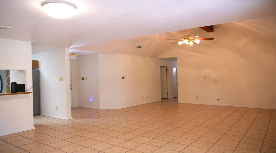 8605 Emily Ave, Laredo, Texas 78045, 3 Bedrooms Bedrooms, 5 Rooms Rooms,2 BathroomsBathrooms,Residential,For Sale,8605 Emily Ave,20254989