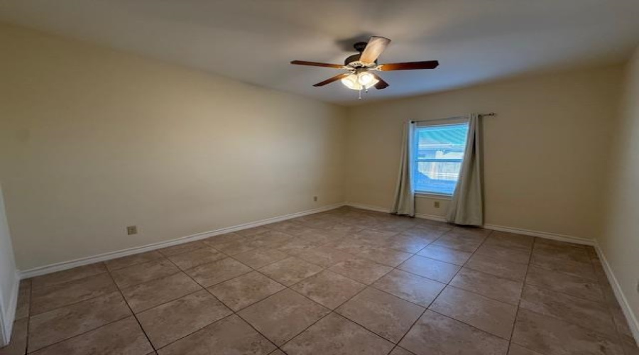 5703 Moses Lp., Laredo, Texas 78046, 3 Bedrooms Bedrooms, 5 Rooms Rooms,2 BathroomsBathrooms,Residential,For Rent,5703 Moses Lp.,20254991