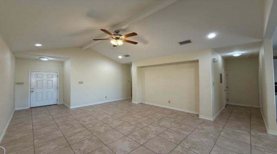 5703 Moses Lp., Laredo, Texas 78046, 3 Bedrooms Bedrooms, 5 Rooms Rooms,2 BathroomsBathrooms,Residential,For Rent,5703 Moses Lp.,20254991