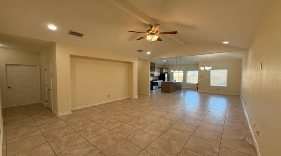 5703 Moses Lp., Laredo, Texas 78046, 3 Bedrooms Bedrooms, 5 Rooms Rooms,2 BathroomsBathrooms,Residential,For Rent,5703 Moses Lp.,20254991