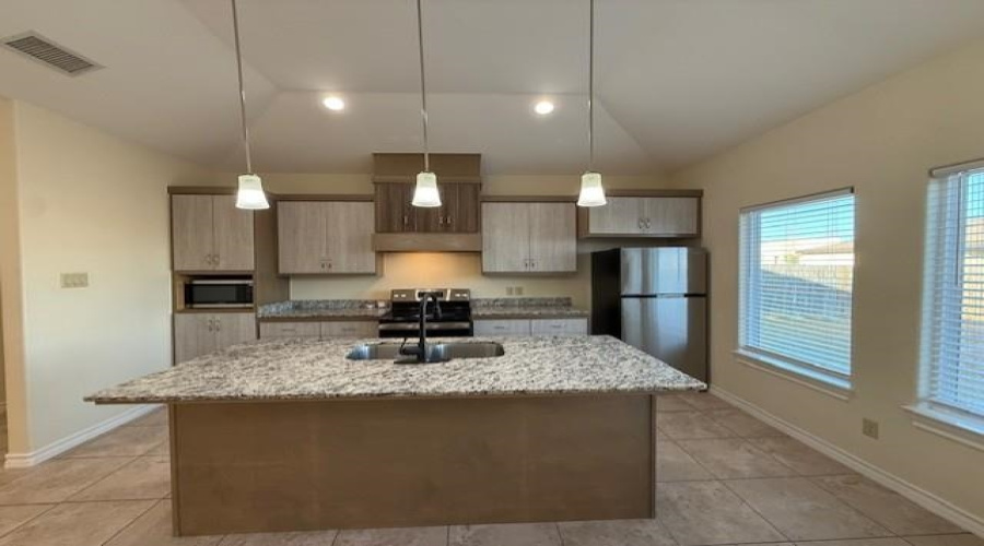 5703 Moses Lp., Laredo, Texas 78046, 3 Bedrooms Bedrooms, 5 Rooms Rooms,2 BathroomsBathrooms,Residential,For Rent,5703 Moses Lp.,20254991