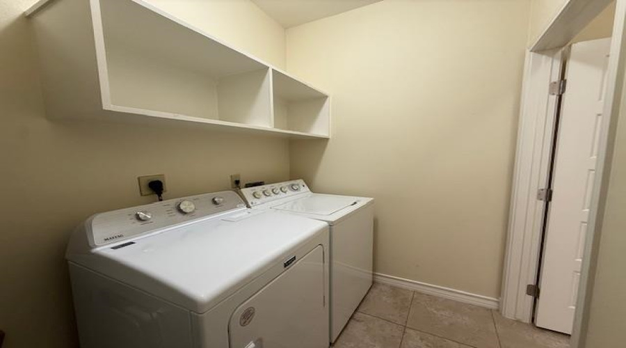 5703 Moses Lp., Laredo, Texas 78046, 3 Bedrooms Bedrooms, 5 Rooms Rooms,2 BathroomsBathrooms,Residential,For Rent,5703 Moses Lp.,20254991