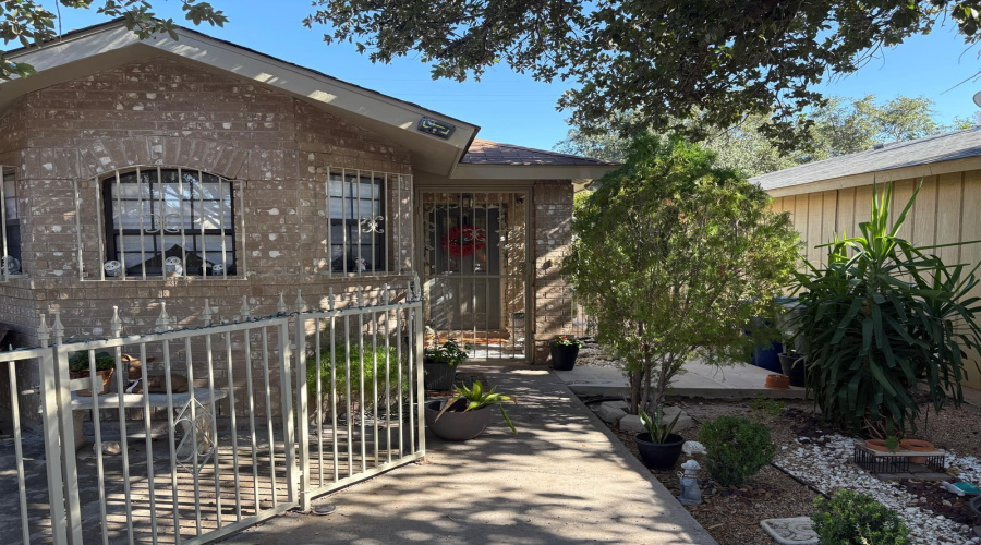505 Sunridge Lp, LAREDO, Texas 78041, 2 Bedrooms Bedrooms, 6 Rooms Rooms,2 BathroomsBathrooms,Residential,For Sale,505 Sunridge Lp,20254992