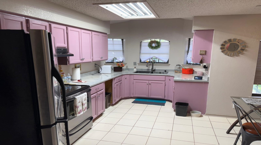 505 Sunridge Lp, LAREDO, Texas 78041, 2 Bedrooms Bedrooms, 6 Rooms Rooms,2 BathroomsBathrooms,Residential,For Sale,505 Sunridge Lp,20254992