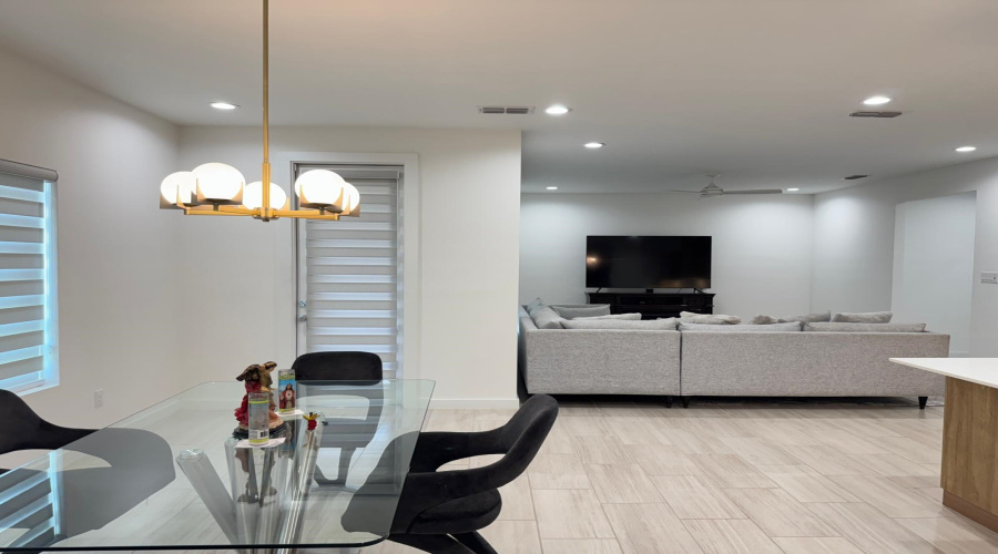 216 Deer Path Loop, Laredo, Texas 78045, 3 Bedrooms Bedrooms, 6 Rooms Rooms,2 BathroomsBathrooms,Residential,For Sale,216 Deer Path Loop,20254993