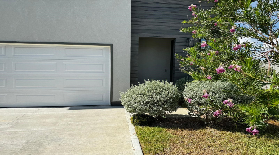 216 Deer Path Loop, Laredo, Texas 78045, 3 Bedrooms Bedrooms, 6 Rooms Rooms,2 BathroomsBathrooms,Residential,For Sale,216 Deer Path Loop,20254993