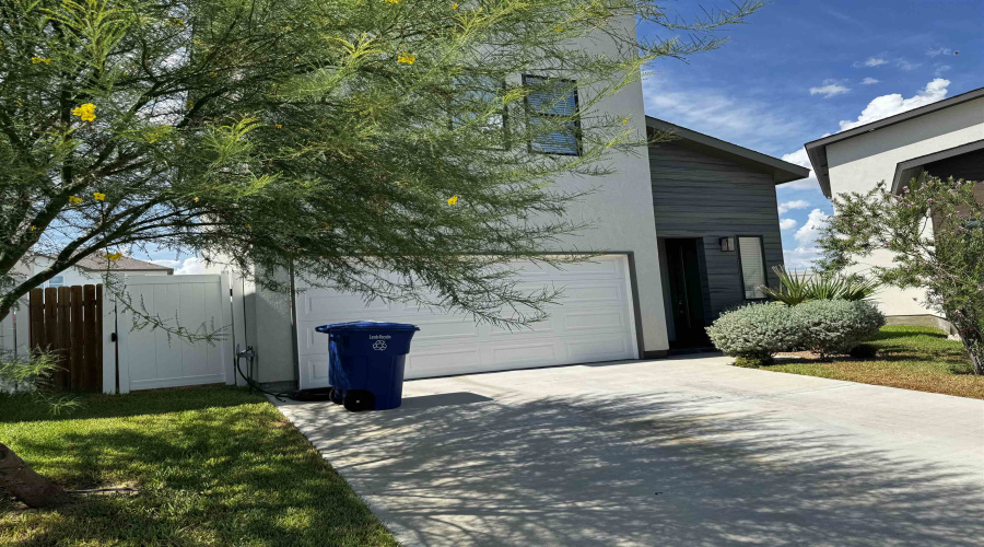 216 Deer Path Loop, Laredo, Texas 78045, 3 Bedrooms Bedrooms, 6 Rooms Rooms,2 BathroomsBathrooms,Residential,For Sale,216 Deer Path Loop,20254993