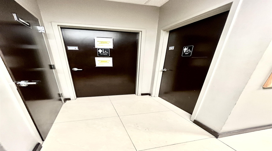 606 Grand Central Blvd, Laredo, Texas 78045, 1 Bedroom Bedrooms, 21 Rooms Rooms,3 BathroomsBathrooms,Commercial/industrial,For Rent,606 Grand Central Blvd,20255000