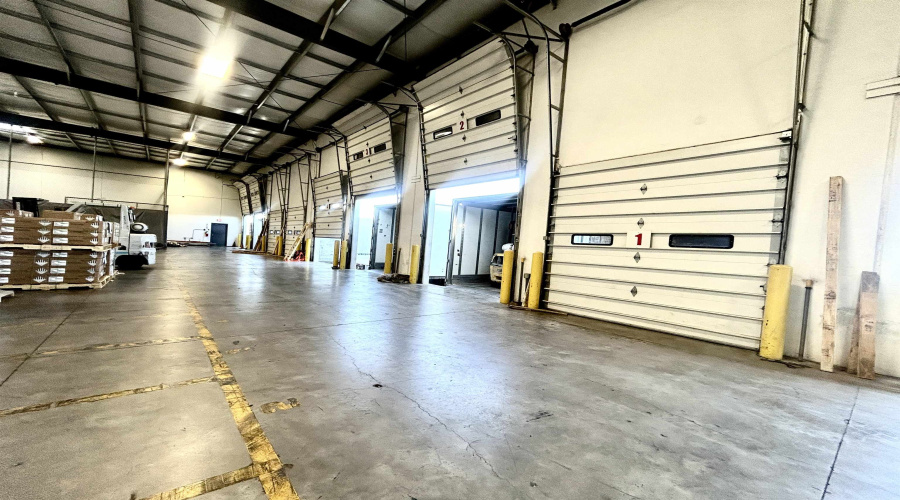 606 Grand Central Blvd, Laredo, Texas 78045, 1 Bedroom Bedrooms, 21 Rooms Rooms,3 BathroomsBathrooms,Commercial/industrial,For Rent,606 Grand Central Blvd,20255000