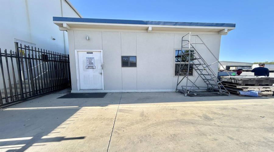 606 Grand Central Blvd, Laredo, Texas 78045, 1 Bedroom Bedrooms, 21 Rooms Rooms,3 BathroomsBathrooms,Commercial/industrial,For Rent,606 Grand Central Blvd,20255000