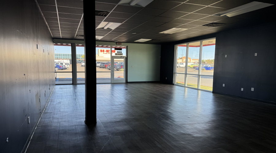 7709 McPherson Rd, LAREDO, Texas 78045, 1 Room Rooms,1 BathroomBathrooms,Commercial retail/office,For Rent,7709 McPherson Rd,20254996