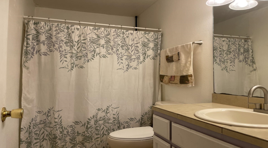 823 Witherspoon Lp, Laredo, Texas 78046-8822, 5 Bedrooms Bedrooms, 7 Rooms Rooms,2 BathroomsBathrooms,Residential,For Sale,823 Witherspoon Lp,20254906