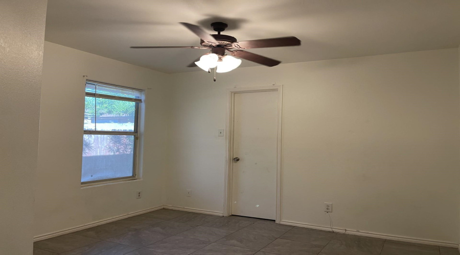 823 Witherspoon Lp, Laredo, Texas 78046-8822, 5 Bedrooms Bedrooms, 7 Rooms Rooms,2 BathroomsBathrooms,Residential,For Sale,823 Witherspoon Lp,20254906