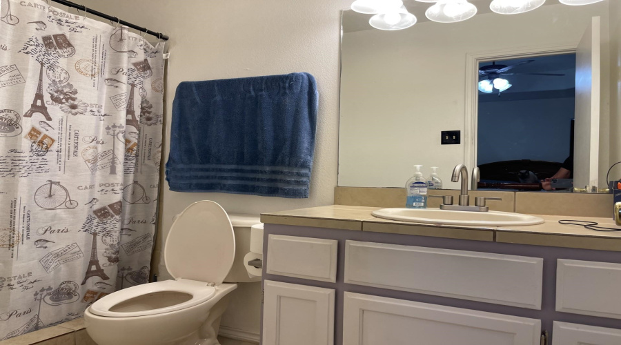 823 Witherspoon Lp, Laredo, Texas 78046-8822, 5 Bedrooms Bedrooms, 7 Rooms Rooms,2 BathroomsBathrooms,Residential,For Sale,823 Witherspoon Lp,20254906