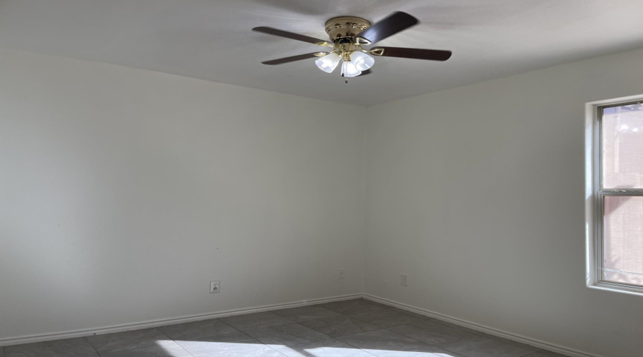 823 Witherspoon Lp, Laredo, Texas 78046-8822, 5 Bedrooms Bedrooms, 7 Rooms Rooms,2 BathroomsBathrooms,Residential,For Sale,823 Witherspoon Lp,20254906