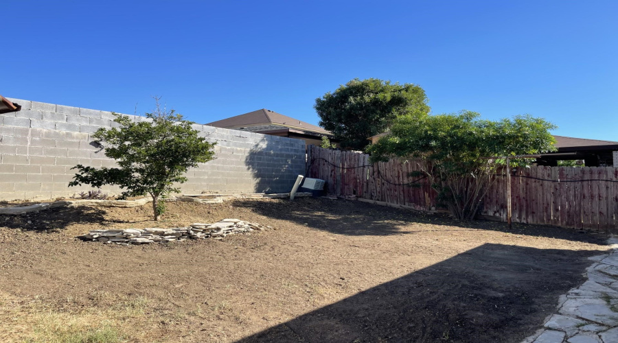 823 Witherspoon Lp, Laredo, Texas 78046-8822, 5 Bedrooms Bedrooms, 7 Rooms Rooms,2 BathroomsBathrooms,Residential,For Sale,823 Witherspoon Lp,20254906