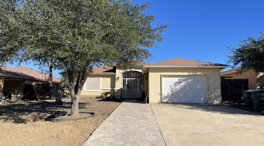 823 Witherspoon Lp, Laredo, Texas 78046-8822, 5 Bedrooms Bedrooms, 7 Rooms Rooms,2 BathroomsBathrooms,Residential,For Sale,823 Witherspoon Lp,20254906