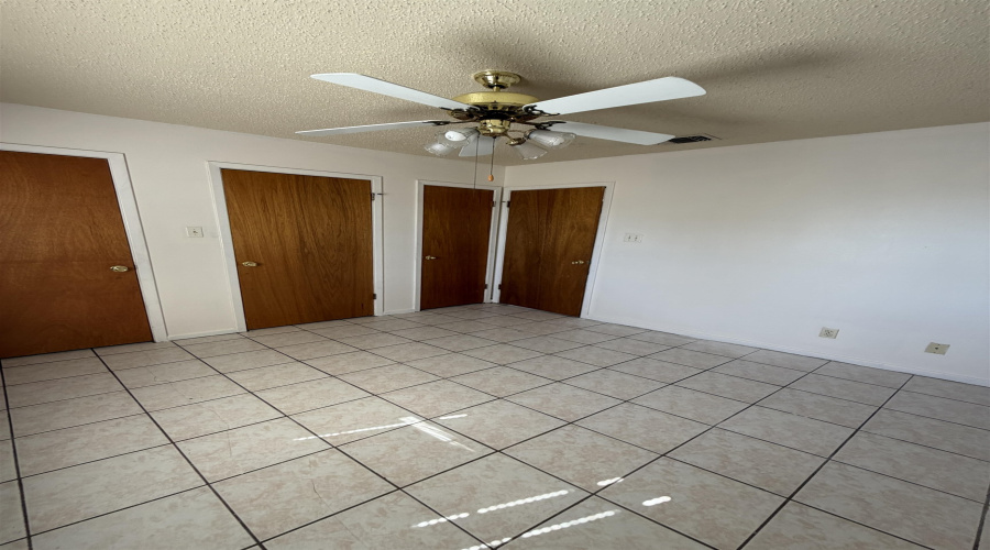 2601 Springfield Ave, Laredo, Texas 78040, ,Multi-family,For Rent,2601 Springfield Ave,20255006