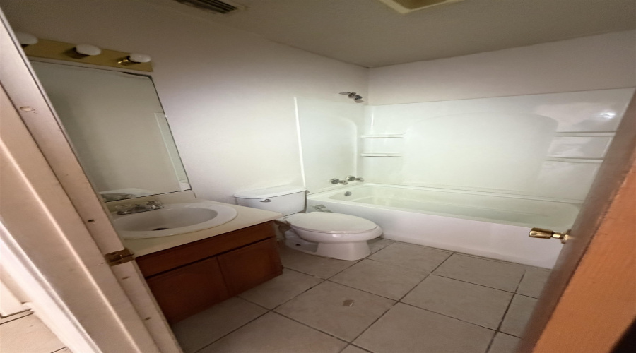 2601 Springfield Ave, Laredo, Texas 78040, ,Multi-family,For Rent,2601 Springfield Ave,20255006