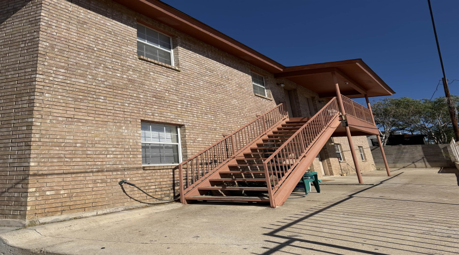 2601 Springfield Ave, Laredo, Texas 78040, ,Multi-family,For Rent,2601 Springfield Ave,20255006