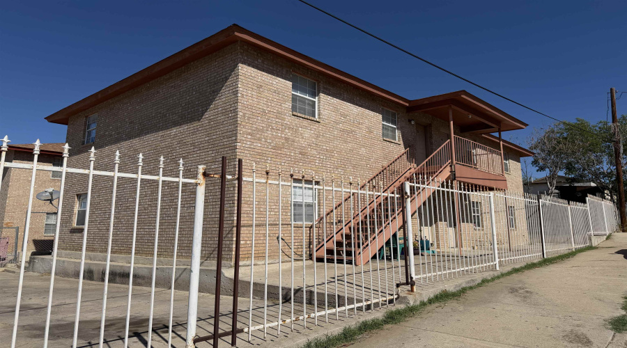 2601 Springfield Ave, Laredo, Texas 78040, ,Multi-family,For Rent,2601 Springfield Ave,20255006