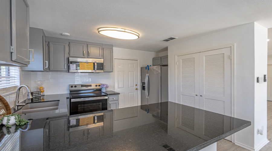 8715 Puerto Amarante, LAREDO, Texas 78045, 3 Bedrooms Bedrooms, 5 Rooms Rooms,2 BathroomsBathrooms,Residential,For Sale,8715 Puerto Amarante,20254999