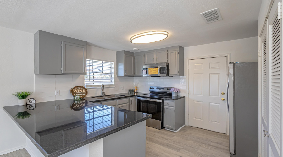 8715 Puerto Amarante, LAREDO, Texas 78045, 3 Bedrooms Bedrooms, 5 Rooms Rooms,2 BathroomsBathrooms,Residential,For Sale,8715 Puerto Amarante,20254999