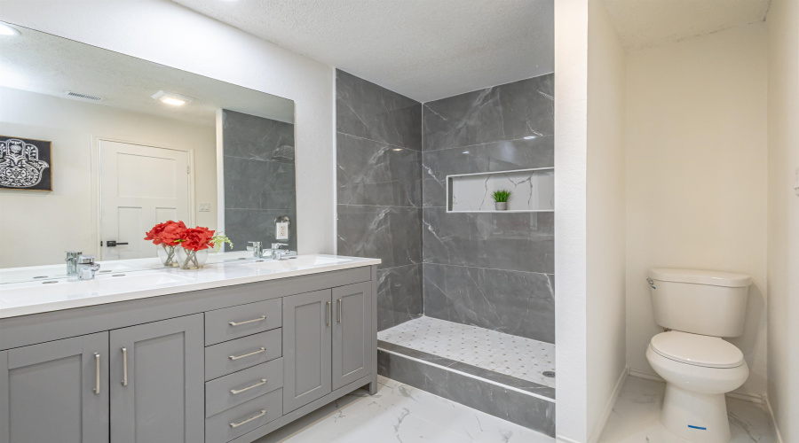 8715 Puerto Amarante, LAREDO, Texas 78045, 3 Bedrooms Bedrooms, 5 Rooms Rooms,2 BathroomsBathrooms,Residential,For Sale,8715 Puerto Amarante,20254999