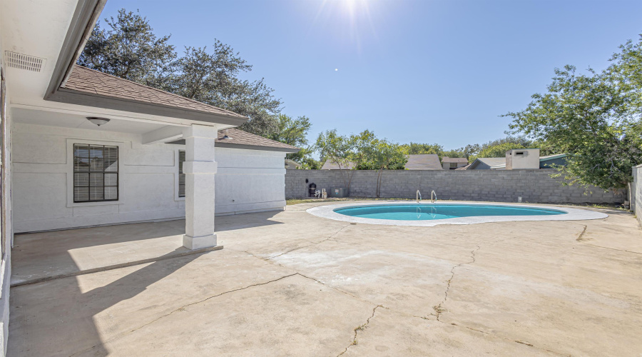 8715 Puerto Amarante, LAREDO, Texas 78045, 3 Bedrooms Bedrooms, 5 Rooms Rooms,2 BathroomsBathrooms,Residential,For Sale,8715 Puerto Amarante,20254999