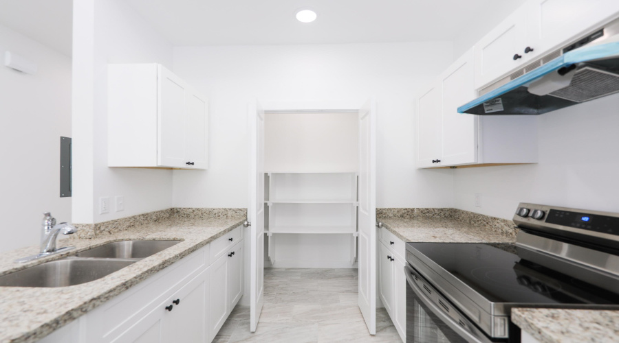 3911 Casa Blanca Lake Rd, Laredo, Texas 78041, 3 Bedrooms Bedrooms, 5 Rooms Rooms,2 BathroomsBathrooms,Residential,For Rent,3911 Casa Blanca Lake Rd,20255004