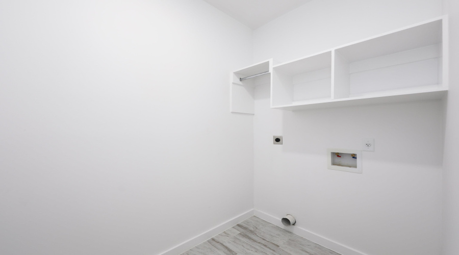 3911 Casa Blanca Lake Rd, Laredo, Texas 78041, 3 Bedrooms Bedrooms, 5 Rooms Rooms,2 BathroomsBathrooms,Residential,For Rent,3911 Casa Blanca Lake Rd,20255004