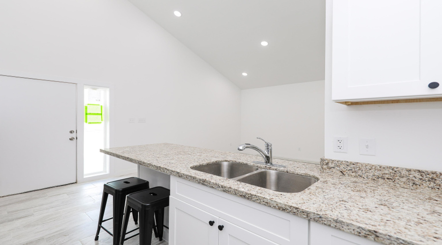 3911 Casa Blanca Lake Rd, Laredo, Texas 78041, 3 Bedrooms Bedrooms, 5 Rooms Rooms,2 BathroomsBathrooms,Residential,For Rent,3911 Casa Blanca Lake Rd,20255004