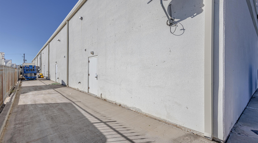 6318 Krone Bldg A 1, LAREDO, Texas 78041, 11 Rooms Rooms,1 BathroomBathrooms,Commercial retail/office,For Rent,6318 Krone Bldg A 1,20255014