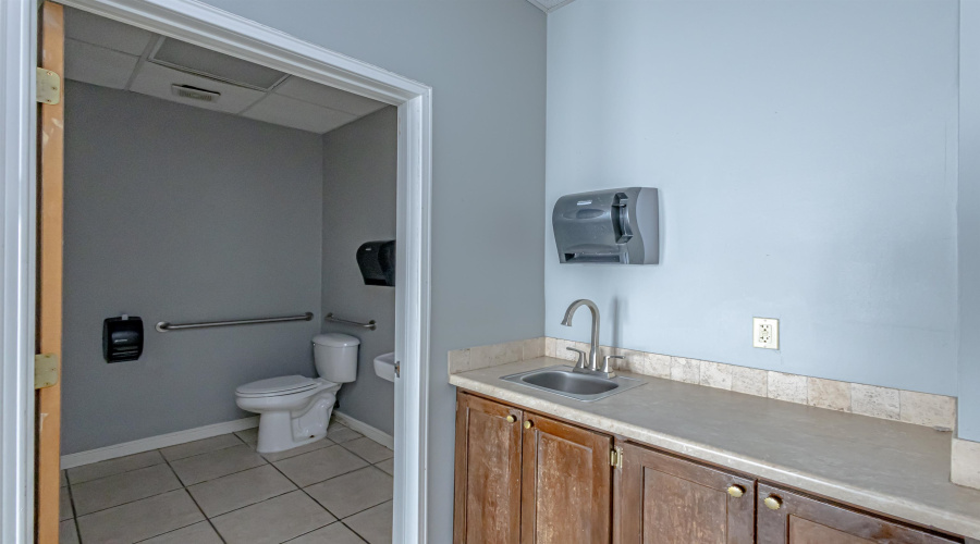 6318 Krone Bldg A 1, LAREDO, Texas 78041, 11 Rooms Rooms,1 BathroomBathrooms,Commercial retail/office,For Rent,6318 Krone Bldg A 1,20255014