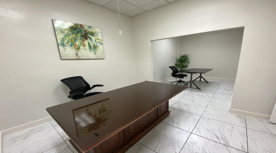 213 W Village Blvd, LAREDO, Texas 78045, 1 Room Rooms,2 BathroomsBathrooms,Commercial retail/office,For Rent,213 W Village Blvd,20255019