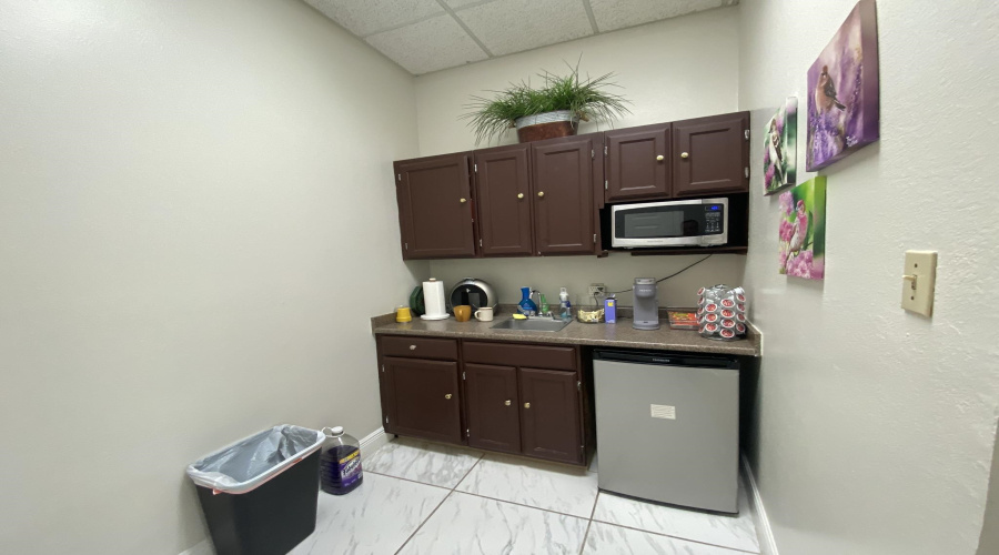 213 W Village Blvd, LAREDO, Texas 78045, 1 Room Rooms,2 BathroomsBathrooms,Commercial retail/office,For Rent,213 W Village Blvd,20255019