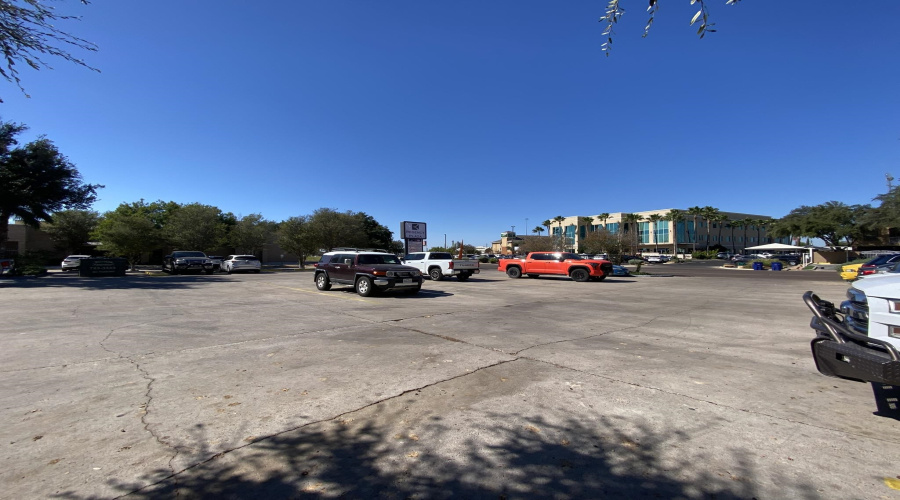 213 W Village Blvd, LAREDO, Texas 78045, 1 Room Rooms,2 BathroomsBathrooms,Commercial retail/office,For Rent,213 W Village Blvd,20255019