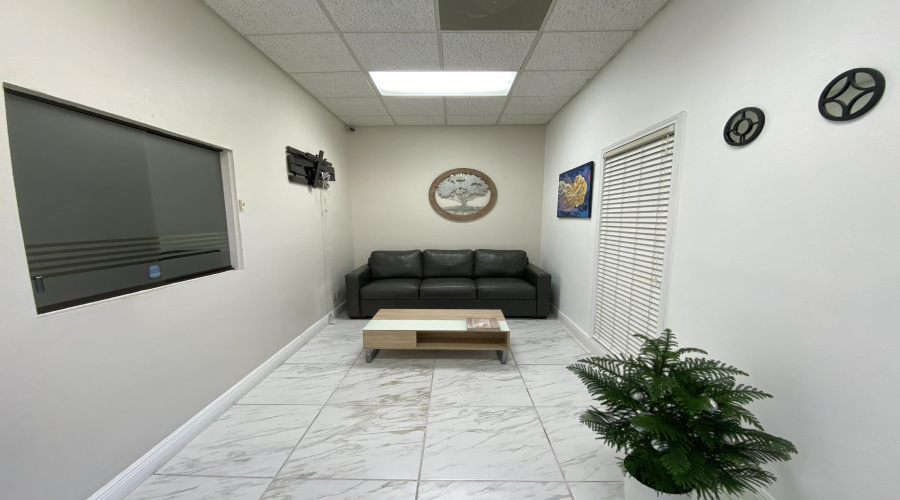 213 W Village Blvd, LAREDO, Texas 78045, 1 Room Rooms,2 BathroomsBathrooms,Commercial retail/office,For Rent,213 W Village Blvd,20255019