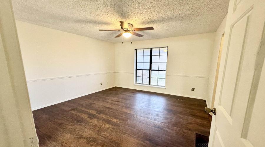 200 Martingale Ln, Laredo, Texas 78041, 2 Bedrooms Bedrooms, 5 Rooms Rooms,2 BathroomsBathrooms,Residential,For Rent,200 Martingale Ln,20255012