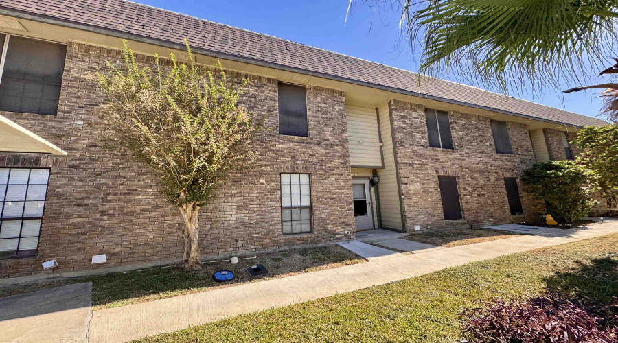 200 Martingale Ln, Laredo, Texas 78041, 2 Bedrooms Bedrooms, 5 Rooms Rooms,2 BathroomsBathrooms,Residential,For Rent,200 Martingale Ln,20255012