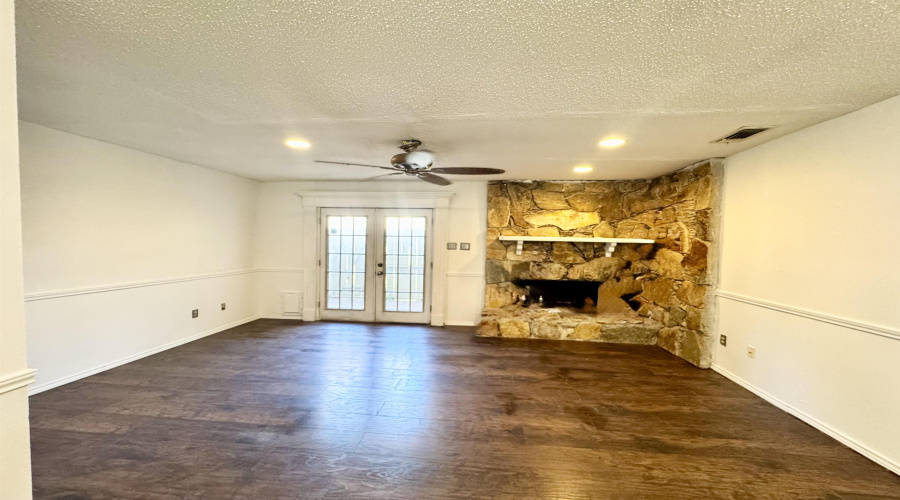 200 Martingale Ln, Laredo, Texas 78041, 2 Bedrooms Bedrooms, 5 Rooms Rooms,2 BathroomsBathrooms,Residential,For Rent,200 Martingale Ln,20255012